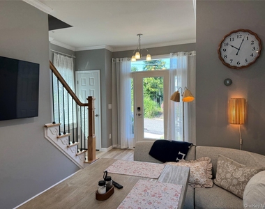 119 Whittier Drive - Photo Thumbnail 3