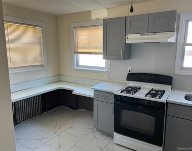 1086 Tulip Avenue - Photo Thumbnail 3
