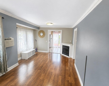 804 Nassau Street - Photo Thumbnail 2