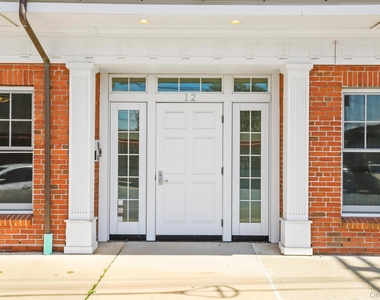 12 N Astor Street - Photo Thumbnail 2