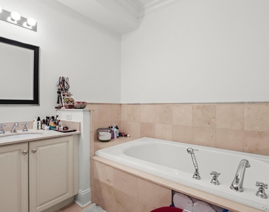 12 N Astor Street - Photo Thumbnail 15