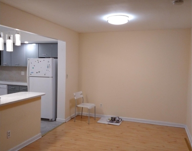 7118 164th Street - Photo Thumbnail 5
