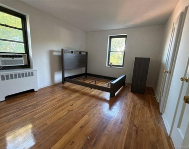 21 Schenck Avenue - Photo Thumbnail 2