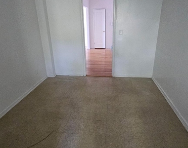21 Schenck Avenue - Photo Thumbnail 8