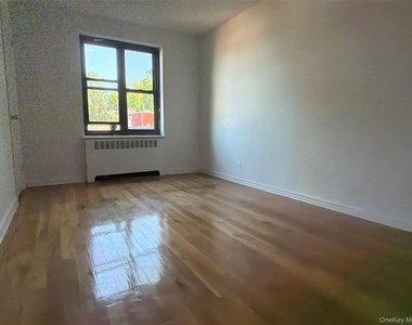 21 Schenck Avenue - Photo Thumbnail 4