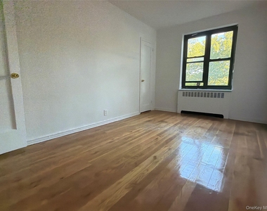 21 Schenck Avenue - Photo Thumbnail 5