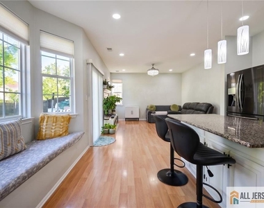 67 Glen Oaks Court - Photo Thumbnail 9