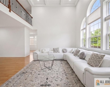 67 Glen Oaks Court - Photo Thumbnail 3