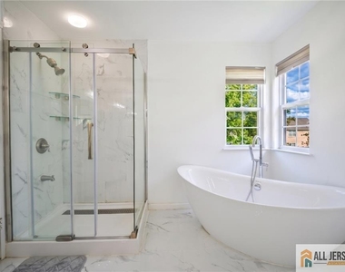 67 Glen Oaks Court - Photo Thumbnail 25