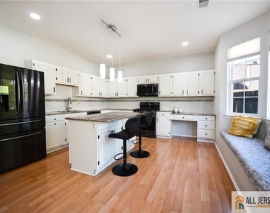 67 Glen Oaks Court - Photo Thumbnail 10