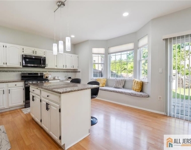 67 Glen Oaks Court - Photo Thumbnail 11