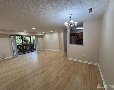 215 Aspen Drive - Photo Thumbnail 4
