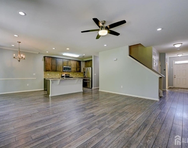 202 Downey Lane - Photo Thumbnail 15
