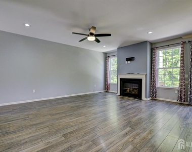 202 Downey Lane - Photo Thumbnail 11