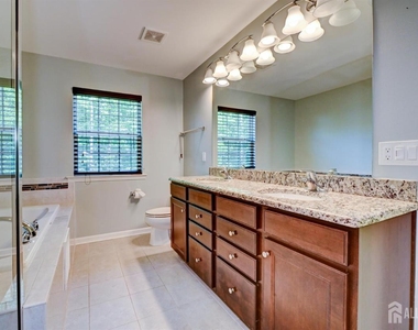 202 Downey Lane - Photo Thumbnail 37