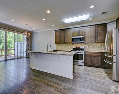202 Downey Lane - Photo Thumbnail 17