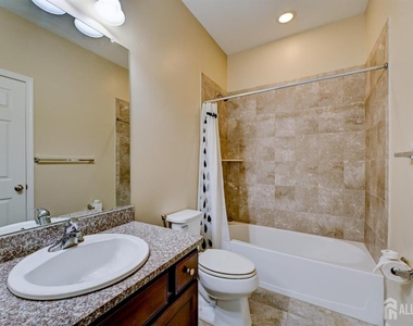 202 Downey Lane - Photo Thumbnail 8