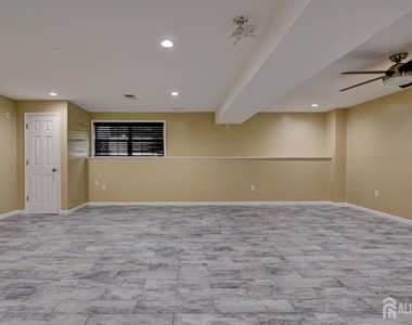202 Downey Lane - Photo Thumbnail 49