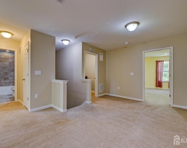 202 Downey Lane - Photo Thumbnail 33