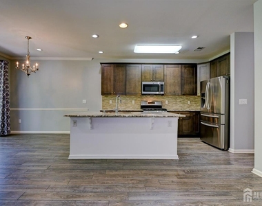 202 Downey Lane - Photo Thumbnail 18