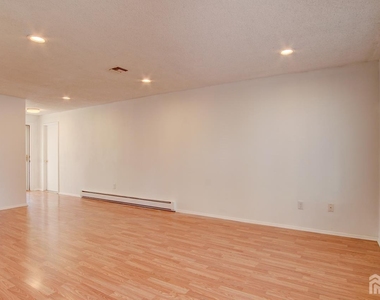 94 Salix Plaza - Photo Thumbnail 7