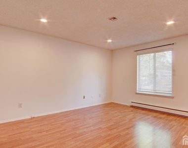 94 Salix Plaza - Photo Thumbnail 16