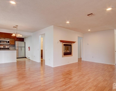 94 Salix Plaza - Photo Thumbnail 5