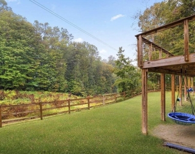 6234 Wheeler Drive - Photo Thumbnail 9