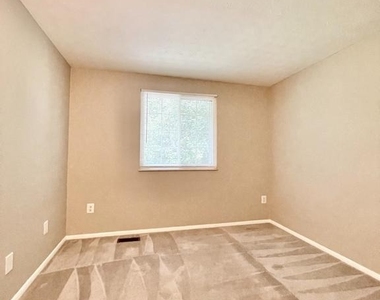 1602 Harvest Green Court - Photo Thumbnail 31