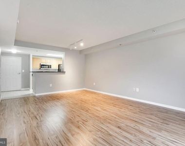2726 Gallows Road - Photo Thumbnail 9