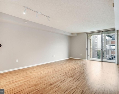 2726 Gallows Road - Photo Thumbnail 6