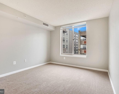 2726 Gallows Road - Photo Thumbnail 15