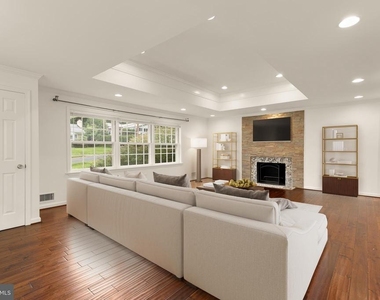 6203 Hardy Drive - Photo Thumbnail 3
