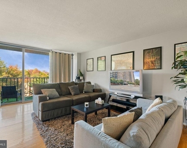 2059 Huntington Avenue - Photo Thumbnail 6