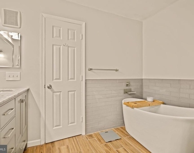 6107 Wigmore Lane - Photo Thumbnail 15