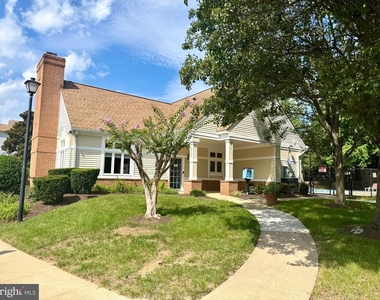 8244 Catbird Circle - Photo Thumbnail 4