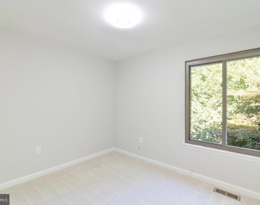 8748 Ridge Hollow Court - Photo Thumbnail 11