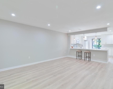 8748 Ridge Hollow Court - Photo Thumbnail 5