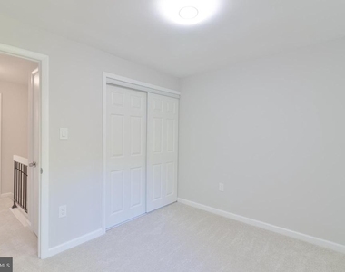8748 Ridge Hollow Court - Photo Thumbnail 12