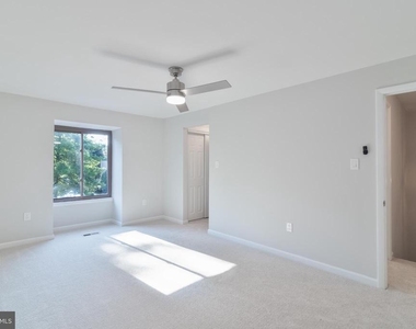 8748 Ridge Hollow Court - Photo Thumbnail 19