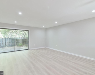 8748 Ridge Hollow Court - Photo Thumbnail 7