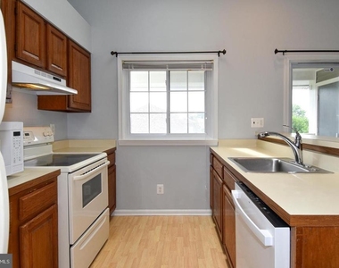 4056 Grays Pointe Court - Photo Thumbnail 10