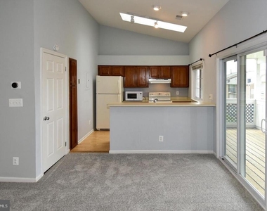 4056 Grays Pointe Court - Photo Thumbnail 8