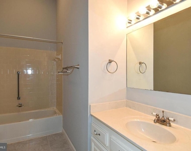 4056 Grays Pointe Court - Photo Thumbnail 14