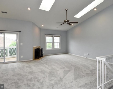 4056 Grays Pointe Court - Photo Thumbnail 5