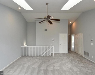 4056 Grays Pointe Court - Photo Thumbnail 7