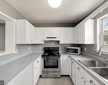112 Chatham Square - Photo Thumbnail 10