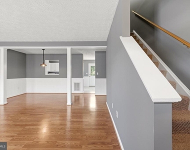 112 Chatham Square - Photo Thumbnail 3