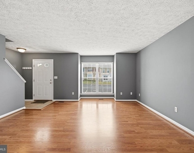 112 Chatham Square - Photo Thumbnail 7