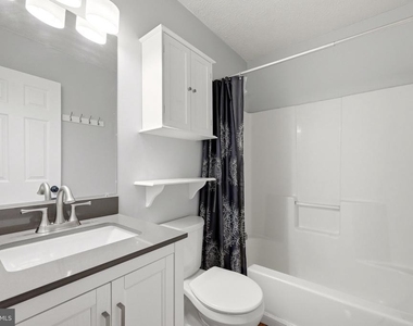 112 Chatham Square - Photo Thumbnail 17